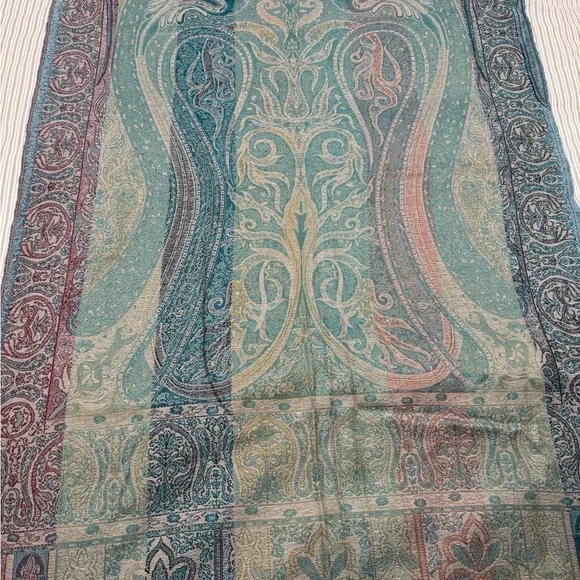 Met Museum Elegant Paisley Women's silk / wool blend Shawl roughly 27”x80” - Picture 5 of 10